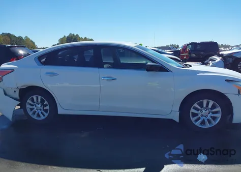 2015 Nissan Altima 2.5 S из США, поврежденный, VIN 1N4AL3AP3FC477463